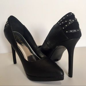 Report Black Pumps with Stud Heel 9.5 NWT